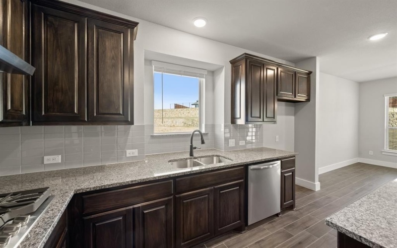 633 Ole Opry Drive, Burleson, TX 76028, 6 Habitaciones Habitaciones , ,5 BañosBaños,Residential,En Venta,633 Ole Opry Drive,0,21170337