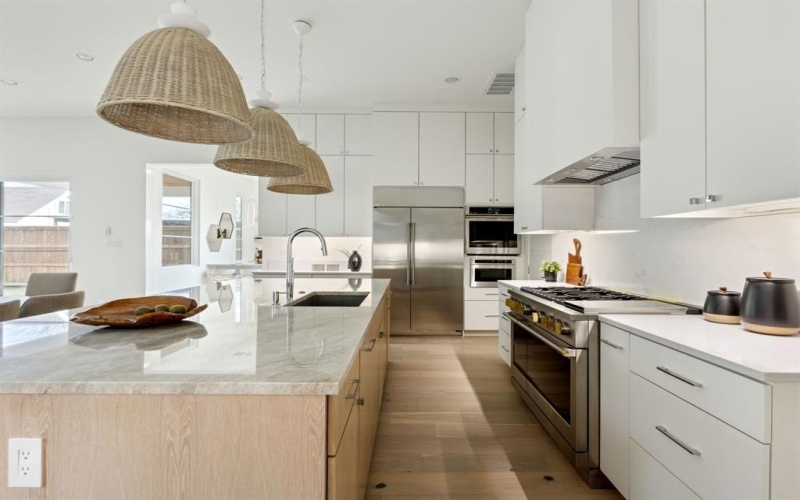 7526 Kenwell Street, Dallas, TX 75209, 5 Bedrooms Bedrooms, ,5 BathroomsBathrooms,Residential,For Sale,7526 Kenwell Street,0,21170792