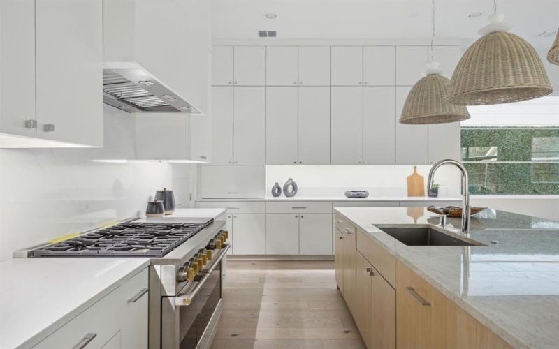 7526 Kenwell Street, Dallas, TX 75209, 5 Bedrooms Bedrooms, ,5 BathroomsBathrooms,Residential,For Sale,7526 Kenwell Street,0,21170792