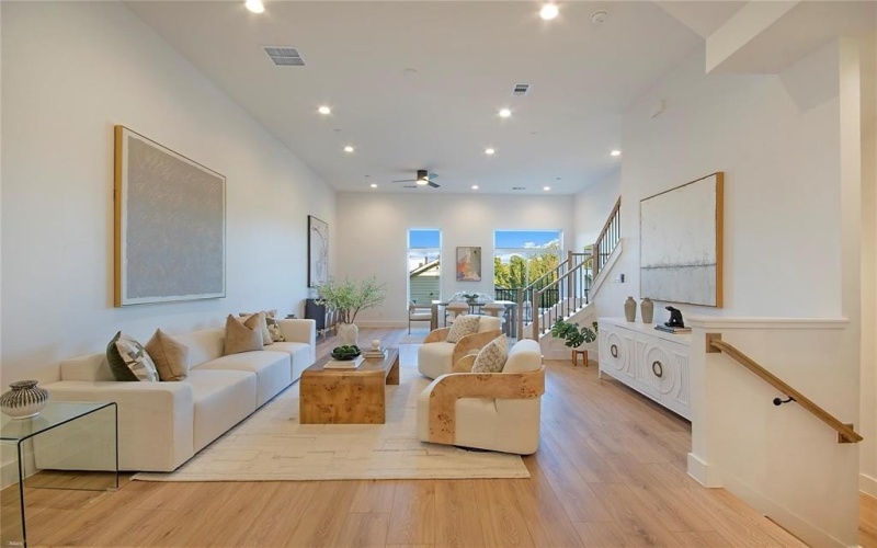 2203 Hondo Avenue #105, Dallas, TX 75219, 3 Bedrooms Bedrooms, ,3 BathroomsBathrooms,Residential,For Sale,2203 Hondo Avenue,0,21171042