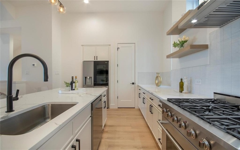 2203 Hondo Avenue #105, Dallas, TX 75219, 3 Bedrooms Bedrooms, ,3 BathroomsBathrooms,Residential,For Sale,2203 Hondo Avenue,0,21171042