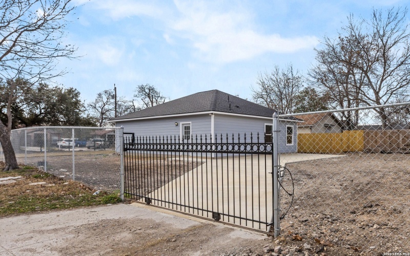 1201 Brighton, San Antonio, TX 78211, 3 Habitaciones Habitaciones , ,2 BañosBaños,Residential,En Venta,1201 Brighton,0,1939112