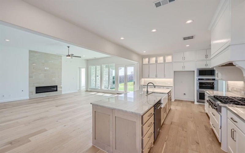 1812 Farmstead Road, Mansfield, TX 76063, 4 Bedrooms Bedrooms, ,5 BathroomsBathrooms,Residential,For Sale,1812 Farmstead Road,20618273