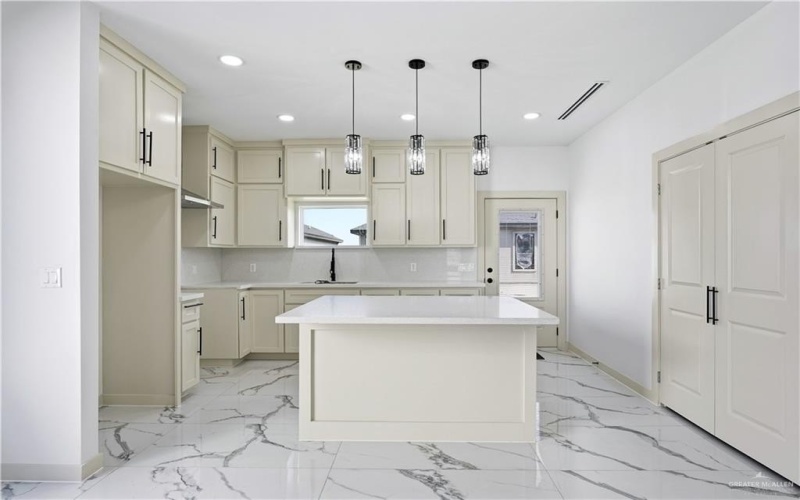 5900 N Playa Del Sol Street, Edinburg, TX 78542, 3 Bedrooms Bedrooms, ,2 BathroomsBathrooms,Residential,For Sale,5900 N Playa Del Sol Street,0,494120