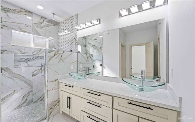 5900 N Playa Del Sol Street, Edinburg, TX 78542, 3 Bedrooms Bedrooms, ,2 BathroomsBathrooms,Residential,For Sale,5900 N Playa Del Sol Street,0,494120