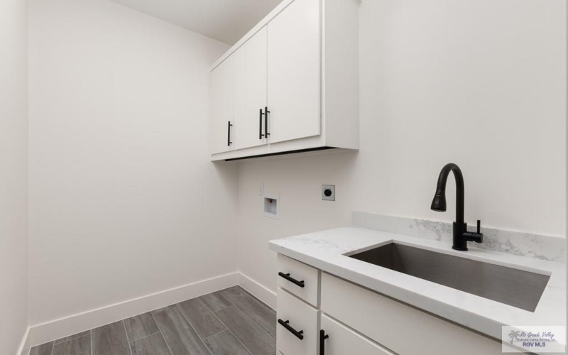 125 FINCH DR, LOS FRESNOS, TX 78566, 4 Habitaciones Habitaciones , ,3 BañosBaños,Residential,En Venta,125 FINCH DR,0,29771914