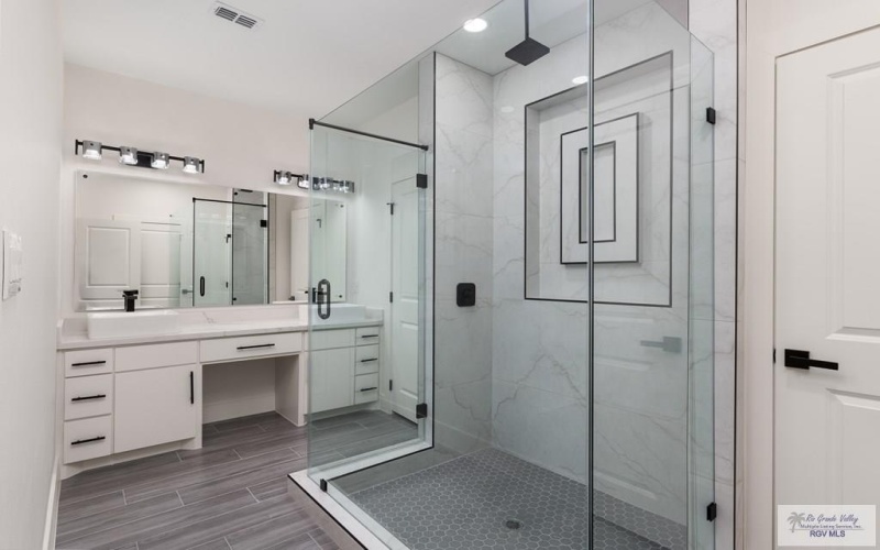 125 FINCH DR, LOS FRESNOS, TX 78566, 4 Habitaciones Habitaciones , ,3 BañosBaños,Residential,En Venta,125 FINCH DR,0,29771914