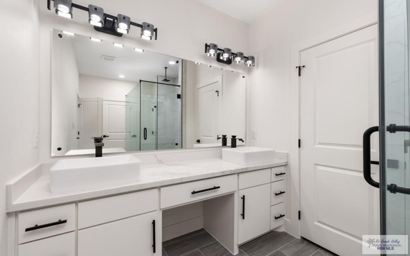 125 FINCH DR, LOS FRESNOS, TX 78566, 4 Habitaciones Habitaciones , ,3 BañosBaños,Residential,En Venta,125 FINCH DR,0,29771914