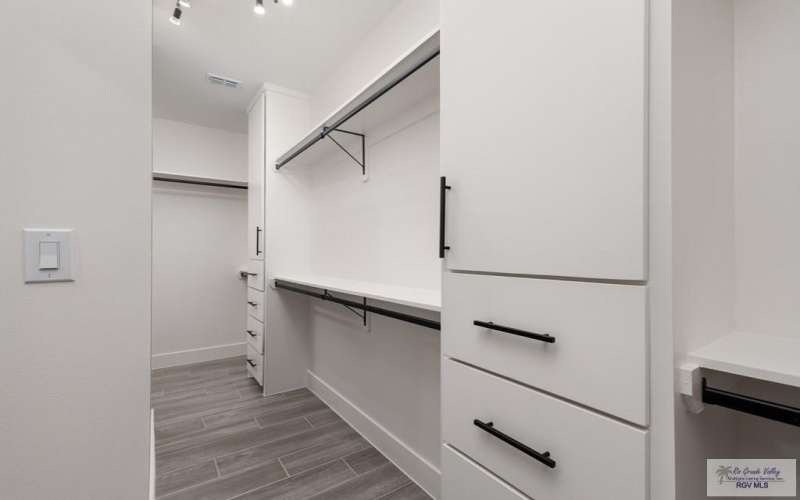 125 FINCH DR, LOS FRESNOS, TX 78566, 4 Habitaciones Habitaciones , ,3 BañosBaños,Residential,En Venta,125 FINCH DR,0,29771914