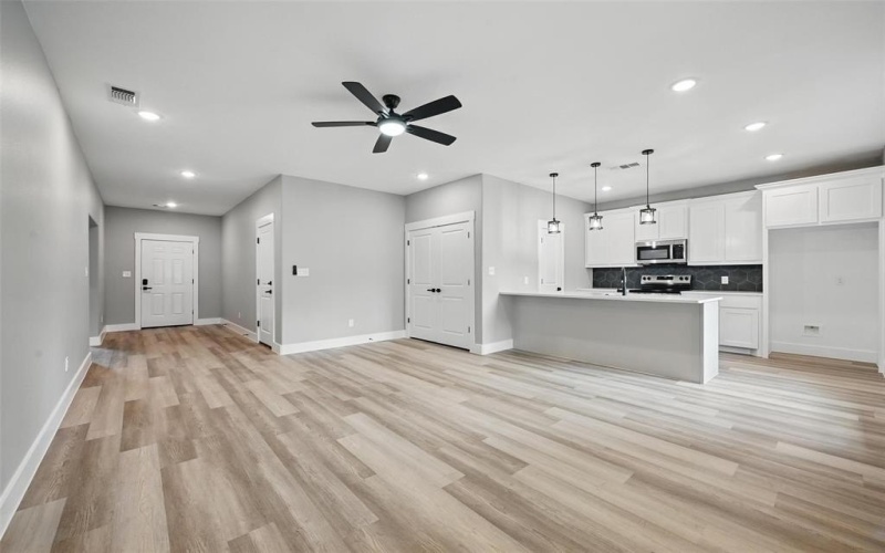 2734 W Washington Street, Denison, TX 75020, 3 Bedrooms Bedrooms, ,2 BathroomsBathrooms,Residential,For Sale,2734 W Washington Street,0,20937946