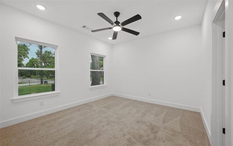 2738 W Washington Street, Denison, TX 75020, 3 Bedrooms Bedrooms, ,2 BathroomsBathrooms,Residential,For Sale,2738 W Washington Street,0,20945283