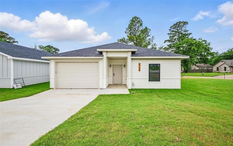 2738 W Washington Street, Denison, TX 75020, 3 Bedrooms Bedrooms, ,2 BathroomsBathrooms,Residential,For Sale,2738 W Washington Street,0,20945283