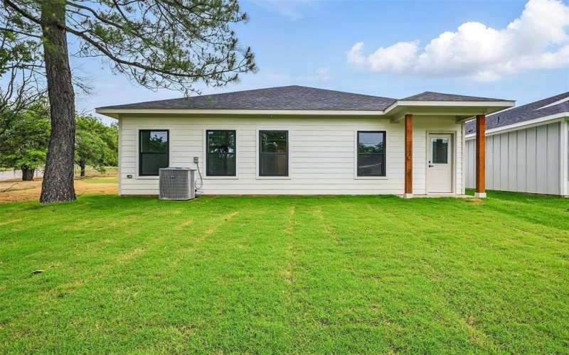 2738 W Washington Street, Denison, TX 75020, 3 Bedrooms Bedrooms, ,2 BathroomsBathrooms,Residential,For Sale,2738 W Washington Street,0,20945283