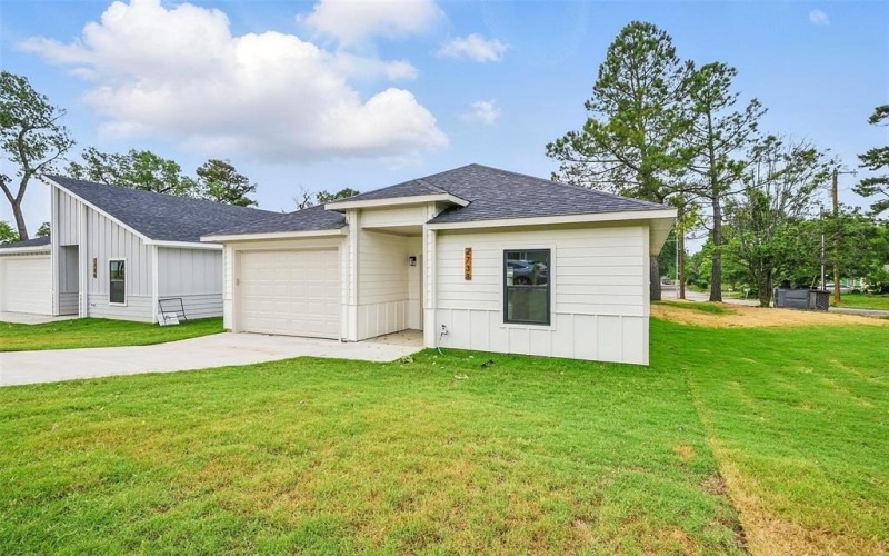 2738 W Washington Street, Denison, TX 75020, 3 Bedrooms Bedrooms, ,2 BathroomsBathrooms,Residential,For Sale,2738 W Washington Street,0,20945283