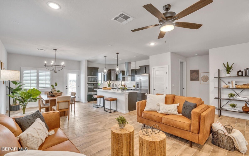 13886 PASEO CENTRAL Avenue, El Paso, TX 79928, 4 Habitaciones Habitaciones , ,1 BañoBaños,Residential,En Venta,13886 PASEO CENTRAL Avenue,0,937756