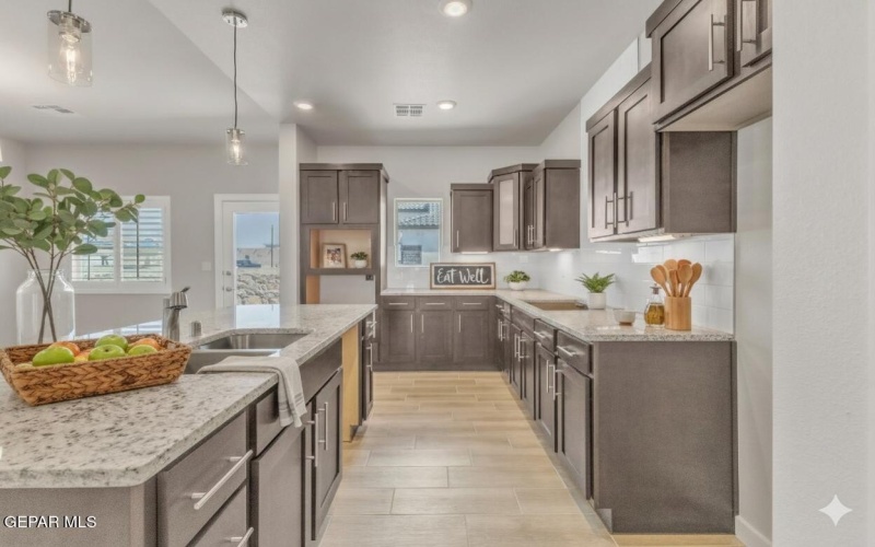 13886 PASEO CENTRAL Avenue, El Paso, TX 79928, 4 Habitaciones Habitaciones , ,1 BañoBaños,Residential,En Venta,13886 PASEO CENTRAL Avenue,0,937756