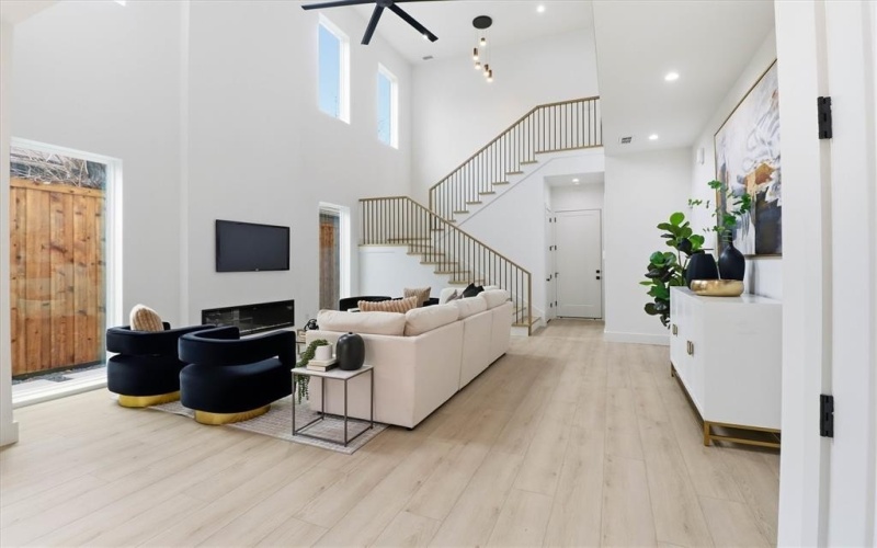 628 Wayne Street, Dallas, TX 75223, 3 Bedrooms Bedrooms, ,2 BathroomsBathrooms,Residential,For Sale,628 Wayne Street,0,21163497