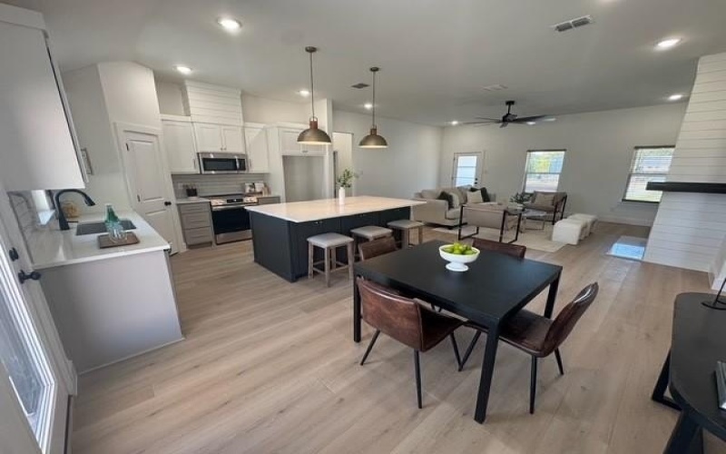 610 N Mill, Weatherford, TX 76086, 3 Bedrooms Bedrooms, ,2 BathroomsBathrooms,Residential,For Sale,610 N Mill,0,21170628