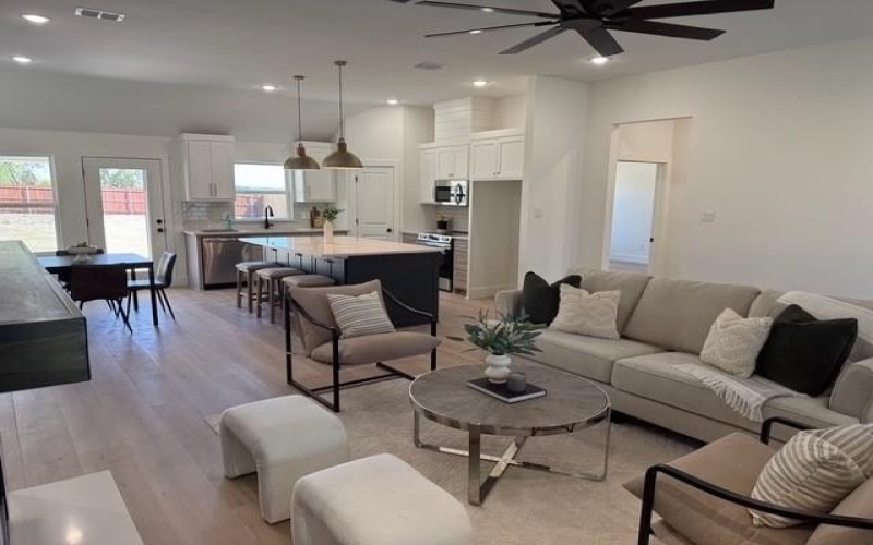 610 N Mill, Weatherford, TX 76086, 3 Bedrooms Bedrooms, ,2 BathroomsBathrooms,Residential,For Sale,610 N Mill,0,21170628