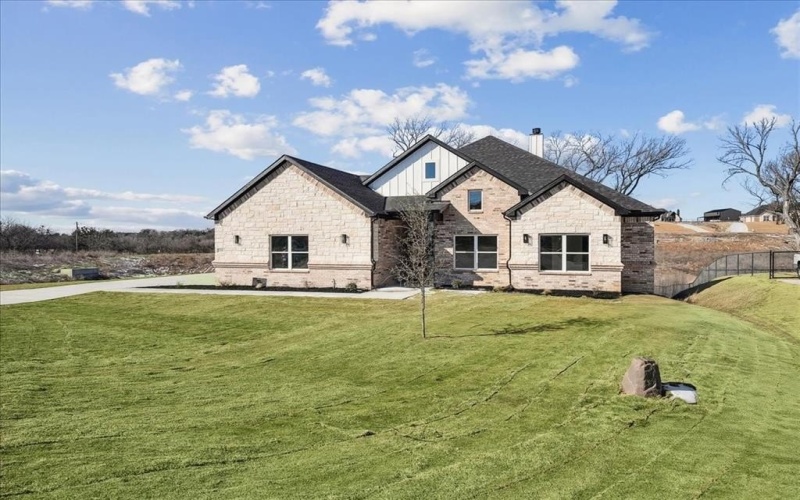 340 Slimp Bluff, Azle, TX 76020, 4 Bedrooms Bedrooms, ,3 BathroomsBathrooms,Residential,For Sale,340 Slimp Bluff,0,21171565