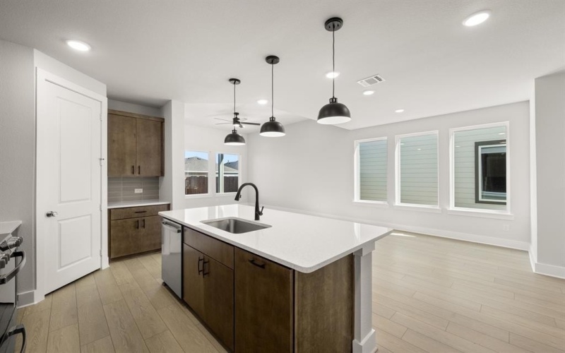 7420 Summer Sunset Drive, Denton, TX 76249, 4 Habitaciones Habitaciones , ,2 BañosBaños,Residential,En Venta,7420 Summer Sunset Drive,0,21172329