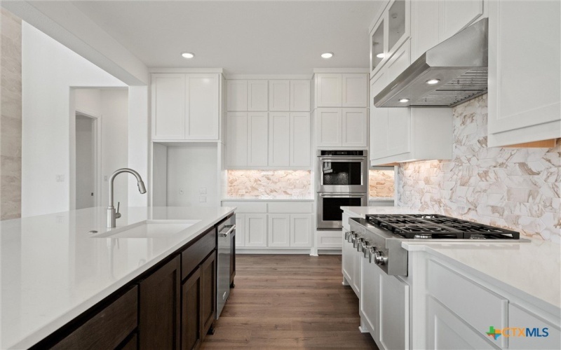 2004 Crimson Sunset Cove, Texas City, TX 78628, 5 Bedrooms Bedrooms, ,5 BathroomsBathrooms,Residential,For Sale,2004 Crimson Sunset Cove,0,603693