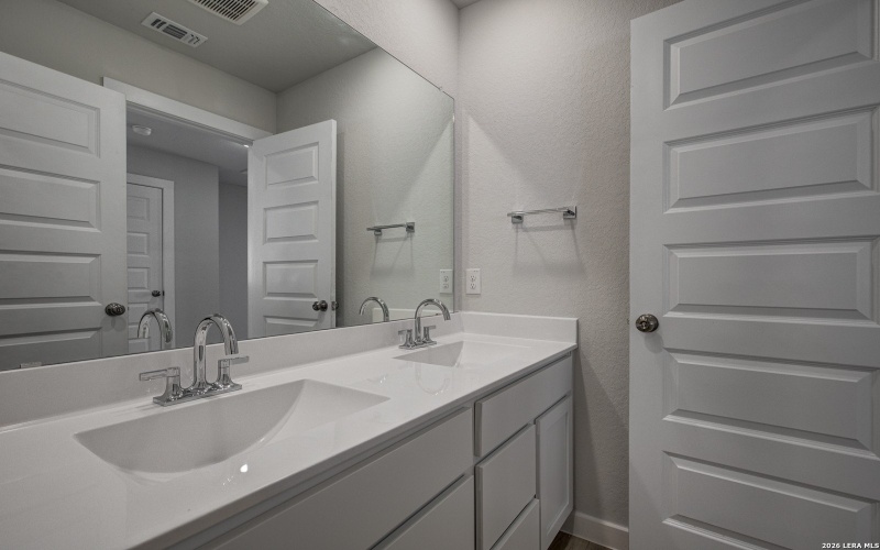 9914 Chavaneaux Lndg, San Antonio, TX 78221, 4 Bedrooms Bedrooms, ,2 BathroomsBathrooms,Residential,For Sale,9914 Chavaneaux Lndg,0,1939303