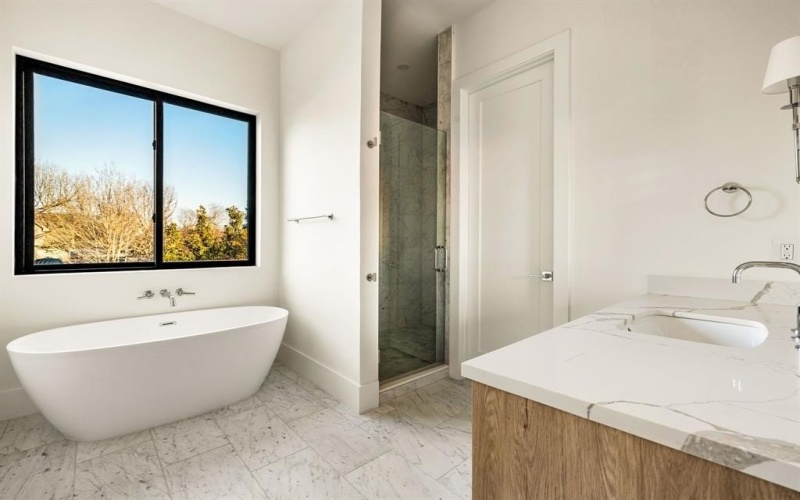 5706 Stanford Avenue, Dallas, TX 75209, 5 Habitaciones Habitaciones , ,6 BañosBaños,Residential,En Venta,5706 Stanford Avenue,0,21042055