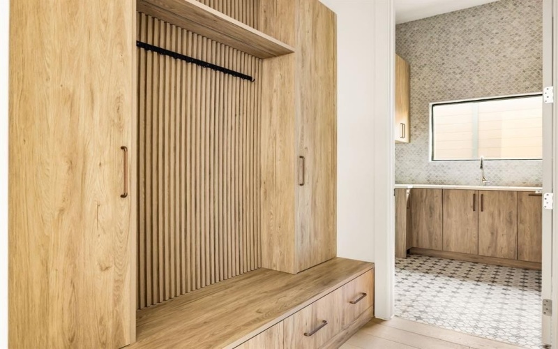 5706 Stanford Avenue, Dallas, TX 75209, 5 Habitaciones Habitaciones , ,6 BañosBaños,Residential,En Venta,5706 Stanford Avenue,0,21042055