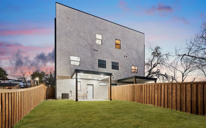 1919 Pollard Street, Dallas, TX 75208, 3 Habitaciones Habitaciones , ,3 BañosBaños,Residential,En Venta,1919 Pollard Street,0,21157671