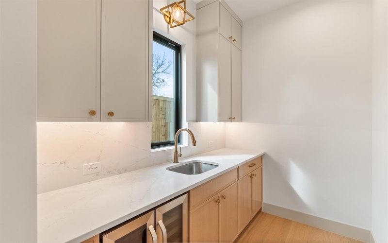 1810 Corona Street, Dallas, TX 75214, 5 Habitaciones Habitaciones , ,5 BañosBaños,Residential,En Venta,1810 Corona Street,0,21173420