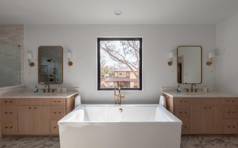 1810 Corona Street, Dallas, TX 75214, 5 Habitaciones Habitaciones , ,5 BañosBaños,Residential,En Venta,1810 Corona Street,0,21173420