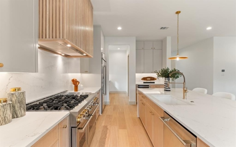 1810 Corona Street, Dallas, TX 75214, 5 Habitaciones Habitaciones , ,5 BañosBaños,Residential,En Venta,1810 Corona Street,0,21173420