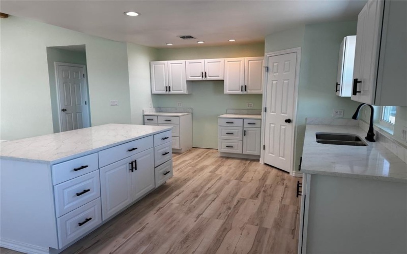 530 Lois Circle, Granbury, TX 76049, 3 Bedrooms Bedrooms, ,2 BathroomsBathrooms,Residential,For Sale,530 Lois Circle,0,21173424