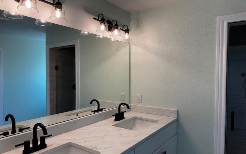 530 Lois Circle, Granbury, TX 76049, 3 Bedrooms Bedrooms, ,2 BathroomsBathrooms,Residential,For Sale,530 Lois Circle,0,21173424