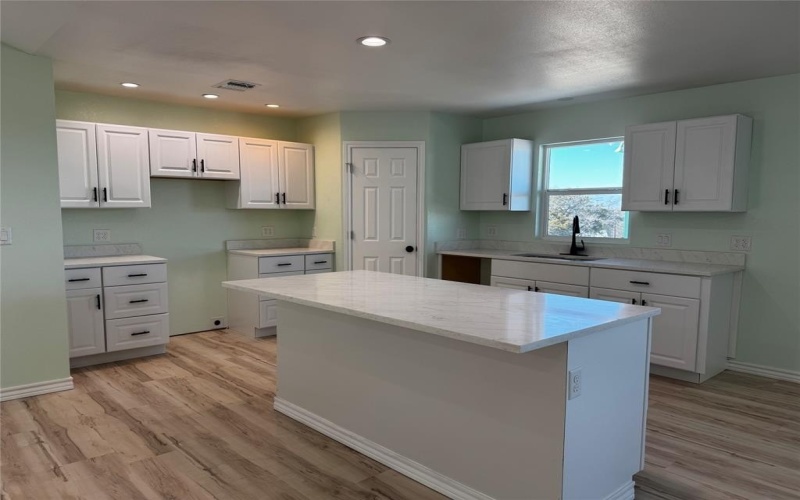 530 Lois Circle, Granbury, TX 76049, 3 Bedrooms Bedrooms, ,2 BathroomsBathrooms,Residential,For Sale,530 Lois Circle,0,21173424