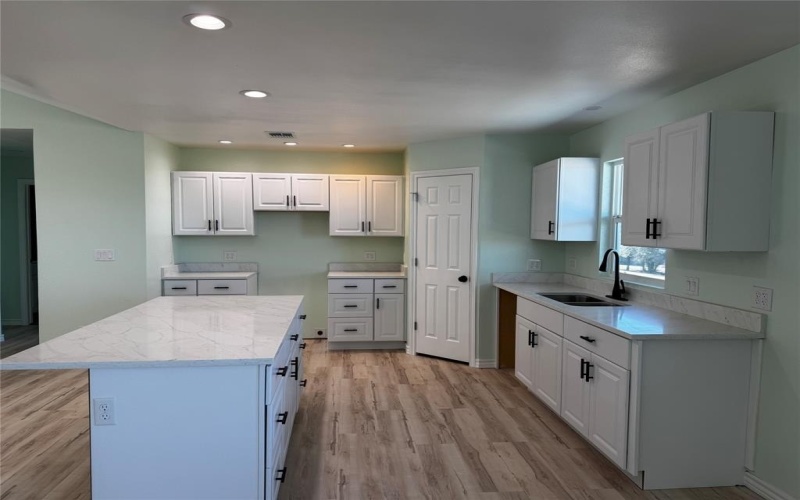 530 Lois Circle, Granbury, TX 76049, 3 Bedrooms Bedrooms, ,2 BathroomsBathrooms,Residential,For Sale,530 Lois Circle,0,21173424