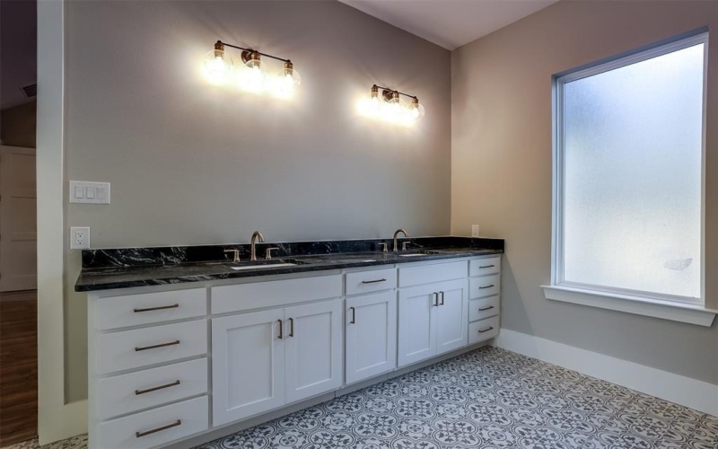 4031 Waters Edge Drive, Midlothian, TX 76065, 4 Habitaciones Habitaciones , ,3 BañosBaños,Residential,En Venta,4031 Waters Edge Drive,0,21168224