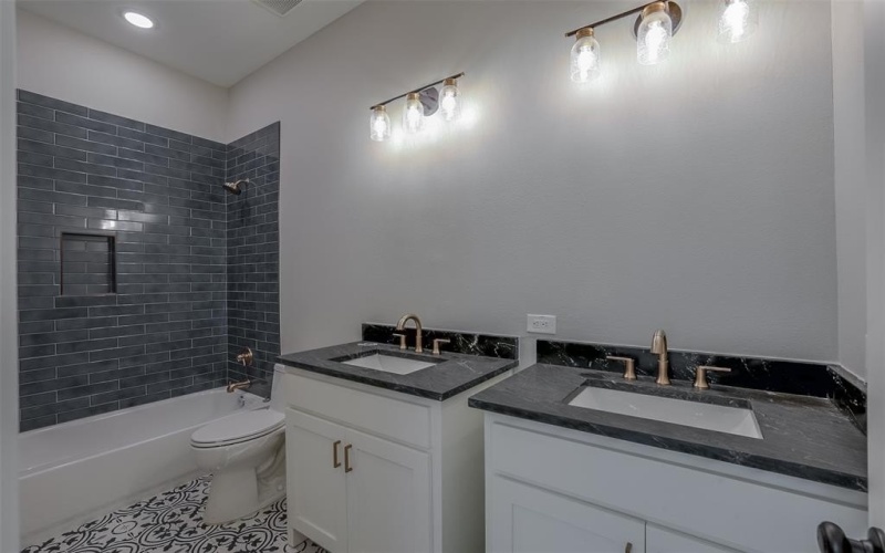 4031 Waters Edge Drive, Midlothian, TX 76065, 4 Habitaciones Habitaciones , ,3 BañosBaños,Residential,En Venta,4031 Waters Edge Drive,0,21168224