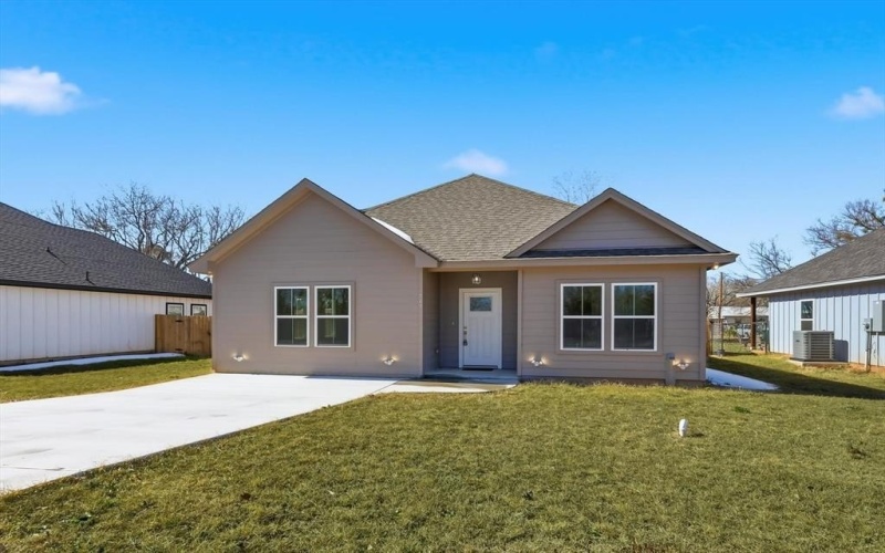 709 3rd Street, Bridgeport, TX 76426, 3 Bedrooms Bedrooms, ,2 BathroomsBathrooms,Residential,For Sale,709 3rd Street,0,21168297