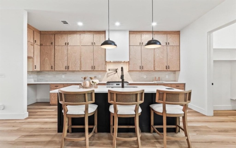 2401 Peabody Avenue, Dallas, TX 75215, 5 Bedrooms Bedrooms, ,3 BathroomsBathrooms,Residential,For Sale,2401 Peabody Avenue,0,21170457