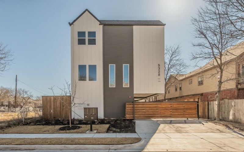 5320 Reiger Avenue #102, Dallas, TX 75214, 2 Bedrooms Bedrooms, ,2 BathroomsBathrooms,Residential,For Sale,5320 Reiger Avenue,0,21172210