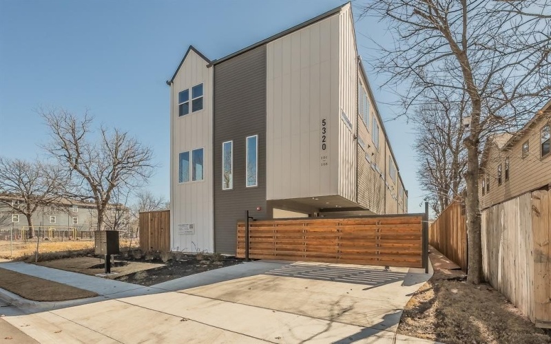 5320 Reiger Avenue #102, Dallas, TX 75214, 2 Bedrooms Bedrooms, ,2 BathroomsBathrooms,Residential,For Sale,5320 Reiger Avenue,0,21172210