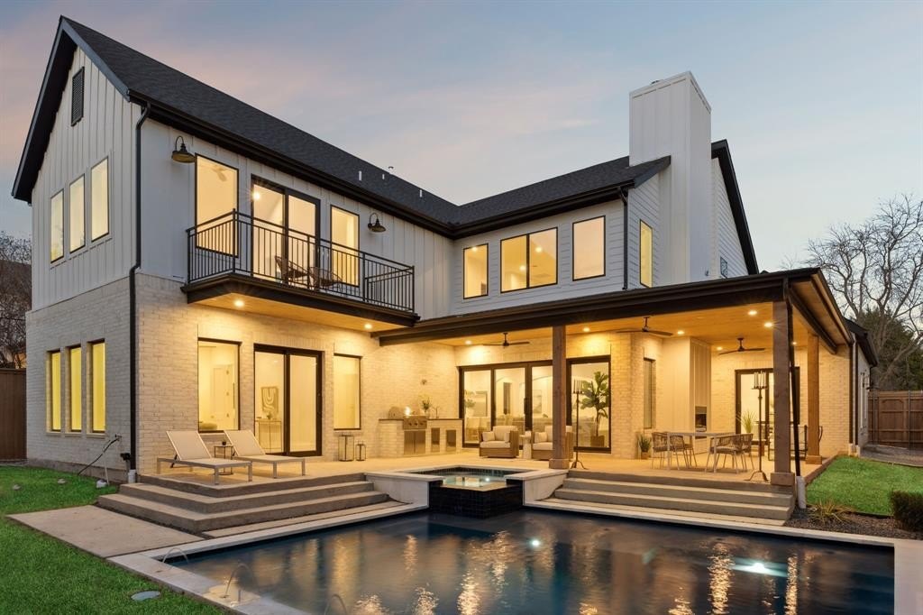 1811 Bermuda Street, Dallas, TX 75214, 5 Bedrooms Bedrooms, ,6 BathroomsBathrooms,Residential,For Sale,1811 Bermuda Street,0,21172634