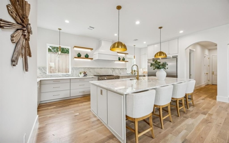 1811 Bermuda Street, Dallas, TX 75214, 5 Bedrooms Bedrooms, ,6 BathroomsBathrooms,Residential,For Sale,1811 Bermuda Street,0,21172634