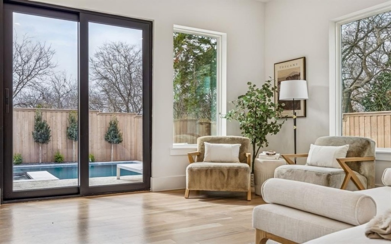 1811 Bermuda Street, Dallas, TX 75214, 5 Bedrooms Bedrooms, ,6 BathroomsBathrooms,Residential,For Sale,1811 Bermuda Street,0,21172634