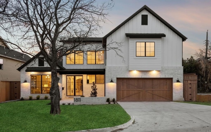 1811 Bermuda Street, Dallas, TX 75214, 5 Bedrooms Bedrooms, ,6 BathroomsBathrooms,Residential,For Sale,1811 Bermuda Street,0,21172634