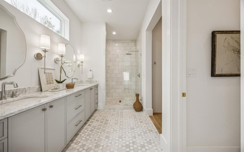 1811 Bermuda Street, Dallas, TX 75214, 5 Bedrooms Bedrooms, ,6 BathroomsBathrooms,Residential,For Sale,1811 Bermuda Street,0,21172634