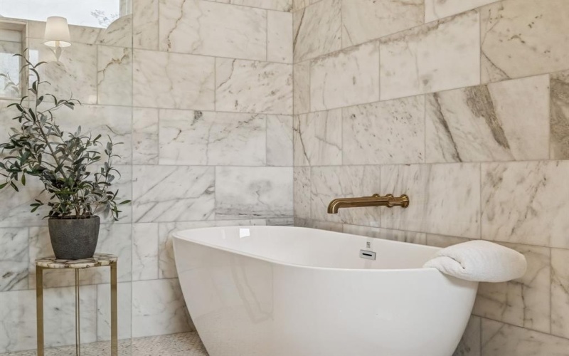 1811 Bermuda Street, Dallas, TX 75214, 5 Bedrooms Bedrooms, ,6 BathroomsBathrooms,Residential,For Sale,1811 Bermuda Street,0,21172634