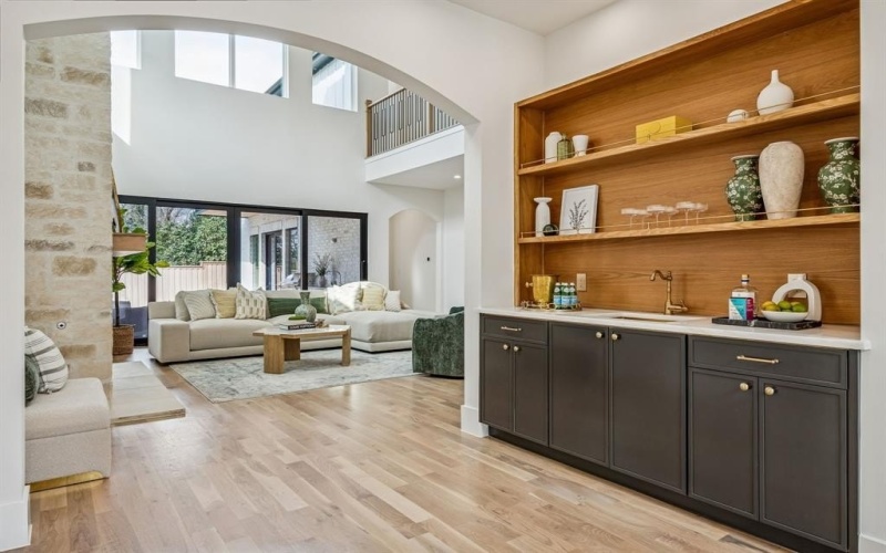 1811 Bermuda Street, Dallas, TX 75214, 5 Bedrooms Bedrooms, ,6 BathroomsBathrooms,Residential,For Sale,1811 Bermuda Street,0,21172634